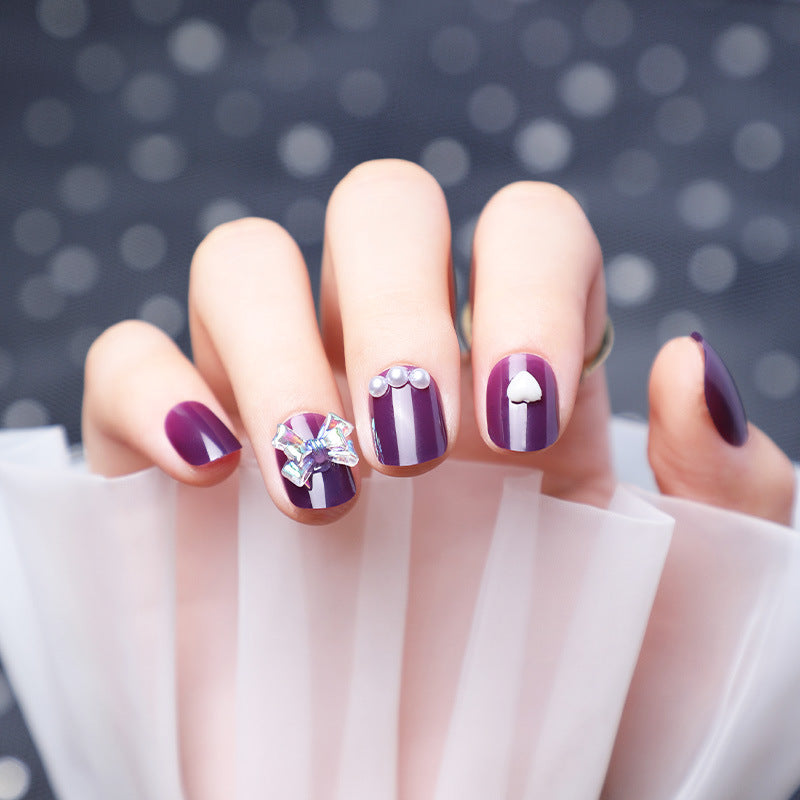 Wearing Nails With Diamonds And Purple Fake Nails - Mes Faux Ongles